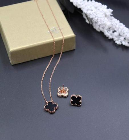 فان كليف سلسلة + أقراط روز جولد × أسود