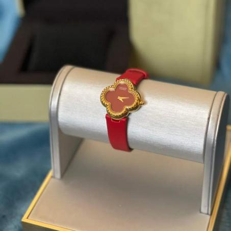 Van Cleef Sweet Alhambra watch Gold - Red