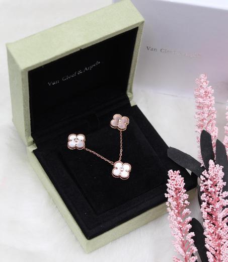 Vintage Alhambra necklace,3 motifs