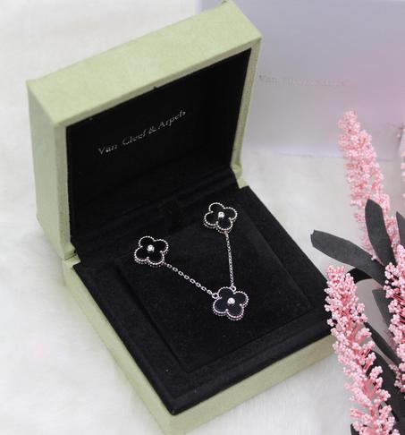 Vintage Alhambra necklace,3 motifs