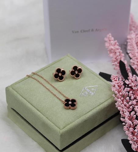 Van Cleef &Arpels motifs Collection