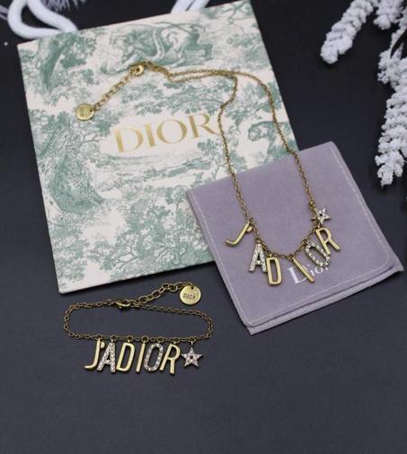 طقم ديور سلسلة + أقراط + سوار