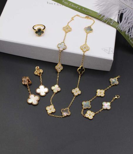 فان كليف طقم كامل سوار + سلسلة + أقراط + خاتم