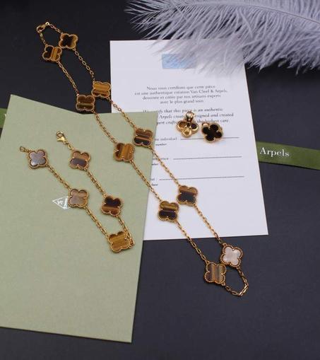 Van Cleef & Arpels Set - 2 لون