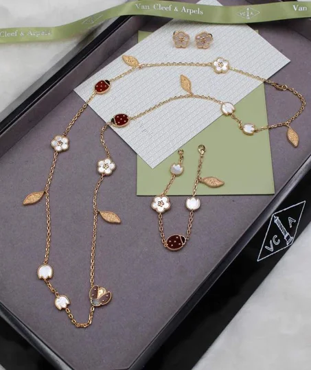 طقم فان كليف سوارة + سلسلة + أقراط