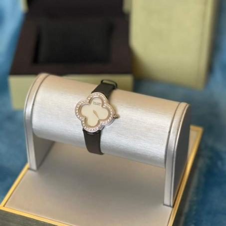 Van Cleef Sweet Alhambra watch