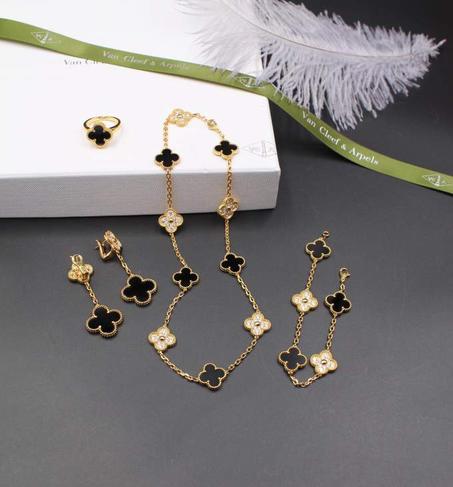 فان كليف طقم كامل سوار + سلسلة + أقراط + خاتم