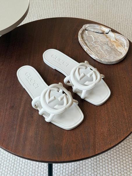 Gucci Interlocking G rubber slide sandals