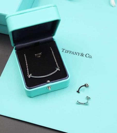 TIFFANY & CO NECKLACE+ EARRINGS