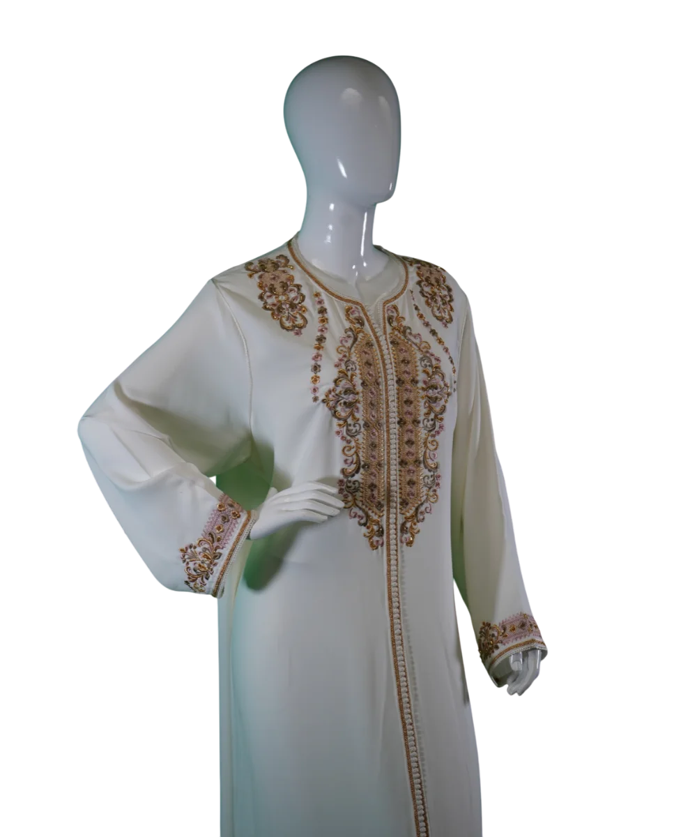 قفطان أبيض مطرز