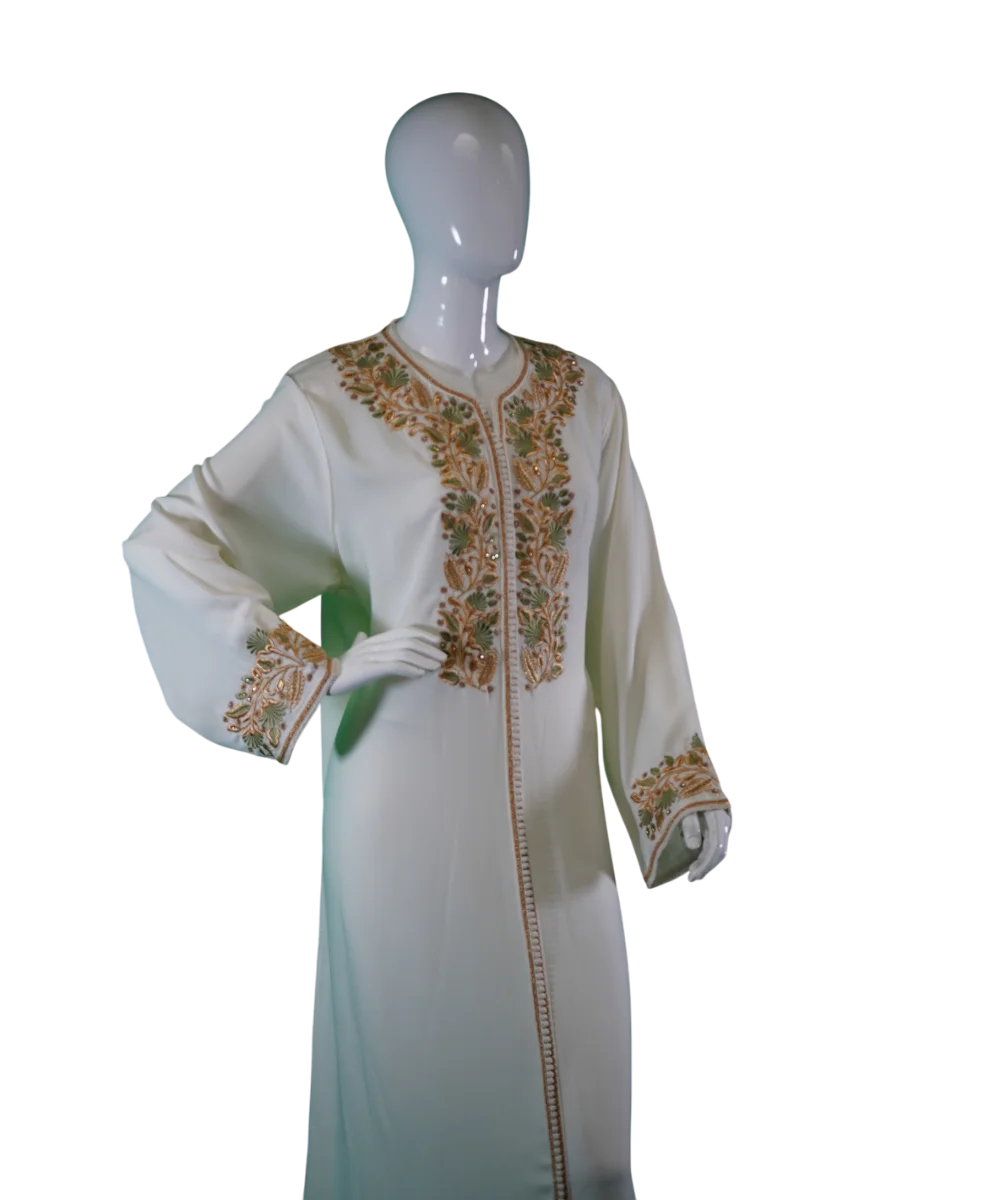 قفطان أبيض مطرز