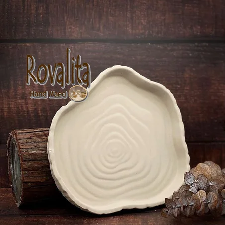 كوستر جذع شجرة