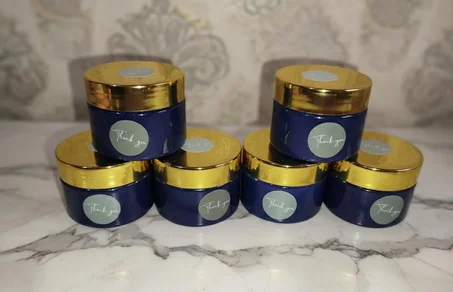 مقشر النيلة الزرقة الاصلية بزيوت طبيعية