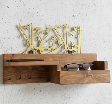 حامل مفاتيح خشبي - المزين بالخط العربي الرشيق "أهلًا وسهلًا