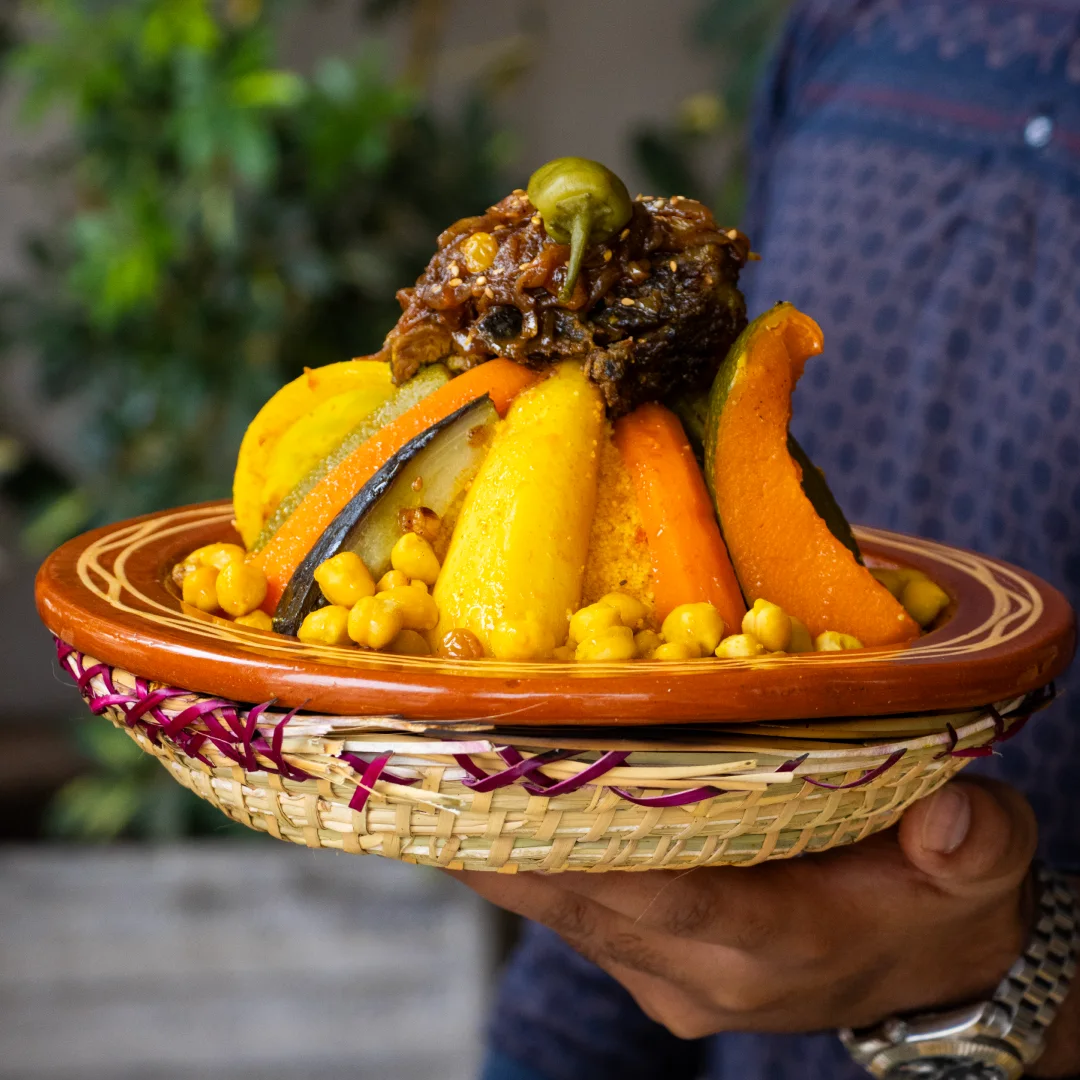 كسكس باللحم (متوفر يوم الجمعة فقط)