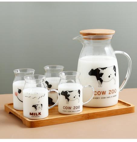 طقم زجاج بقرة جميل وعاء واحد مكون من أربعة أكواب طقم مكون من خمسة قطع كوب حليب غلاية مياه باردة منزلية