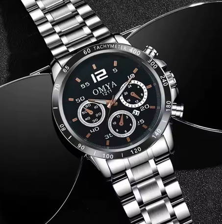 Montre Argentée Homme sur Fond Noir