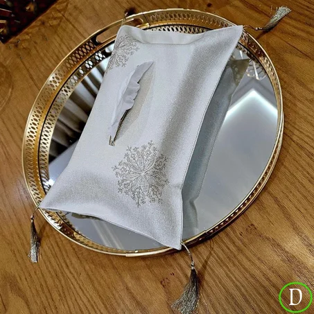 علبة المناديل الورقية بالشوشات