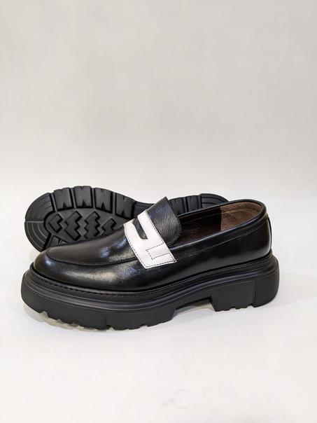 "Chaussures homme élégantes noires avec touches blanches