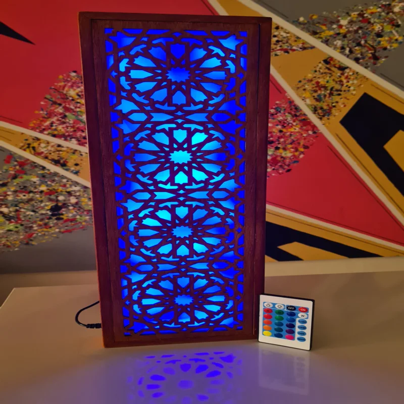 باك ديكور خشبي مقطوع بالليزر متغير الألوان RGB بجهاز تحكم عن بعد، أساس الطراز المغربي التقليدي المعاصر، مصنوع يدويا من خشب عالي الجودة + توصيل مجاني لحد باب البيت والدفع عند الإستلام.