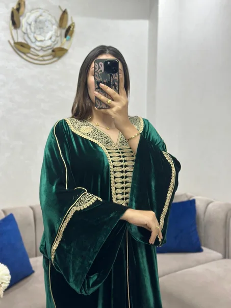 توب لولان مطرز بتفاصيل أنيقة