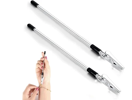 اداة مساعدة للاساور والمجوهرات، معدات تثبيت وتعليق القلائد والساعات والمجوهرات والاقفال المحمولة، سهلة الاستخدام، مصنوعة من المعدن (قطعتان)، متعدد الألوان