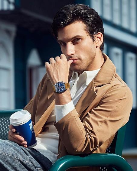 للرجال الأعمال ساعات مصمم أزياء أنيق حسن المظهر فاخر كوارتز رياضية مقاومة للماء تكتيكية عسكرية عادية تاريخ الكرونوغراف بمينا أزرق بسوار فضة