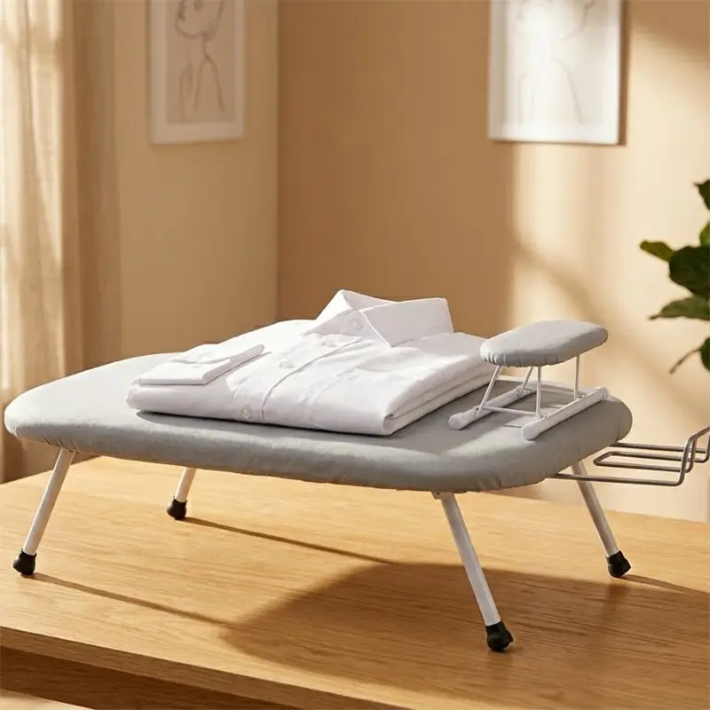 طاولة كي ملابس صغيرة وقابلة للطي