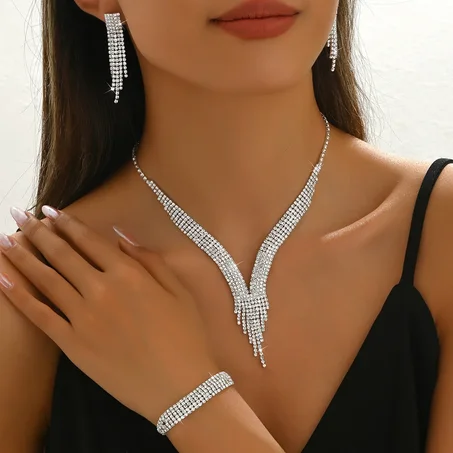 collier + bracelet + boucles d’oreilles