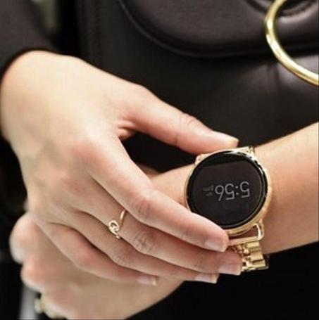 ملابس وأحذية