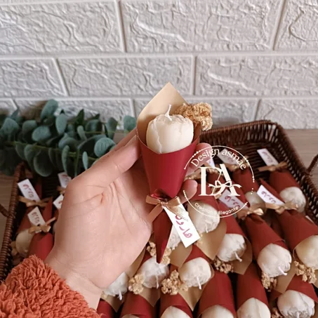 شمعة معطرة على شكل وردة 🌸🕯️