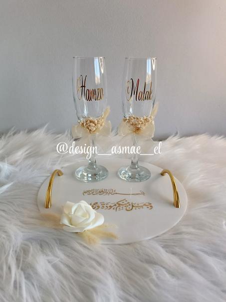 طبق كؤوس مزينة لحفل الخطوبة
