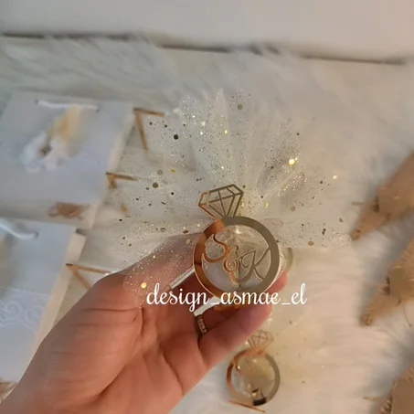 ✨ توزيعة خطوبة فاخرة بلمسة ملكية براقة ✨