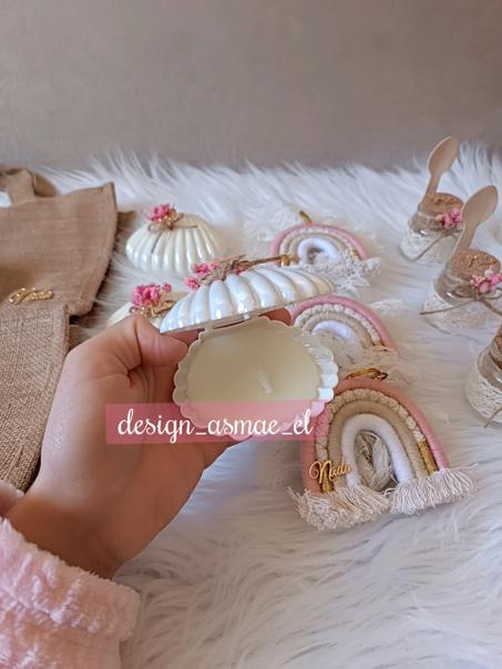 شمعة داخل علبة صدفة  مزينة بالورو: