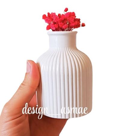 ڤازة ذكرى بيضاء… لمسة حب على كل طاولة