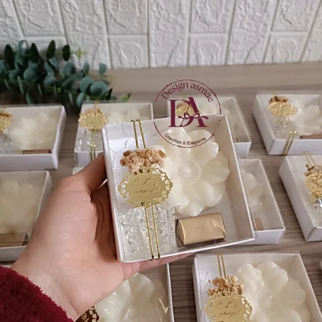 Flacon mazhar, bougie et chocolat