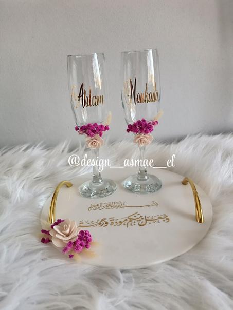 طبق كؤوس مزينة لحفل الخطوبة