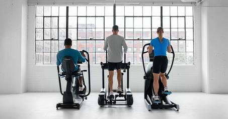 الأجهزة ومعدات رياضية