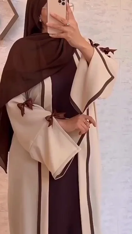 عباية فخمة قطعتين مع تفاصيل فراشات ساحرة على الأكمام