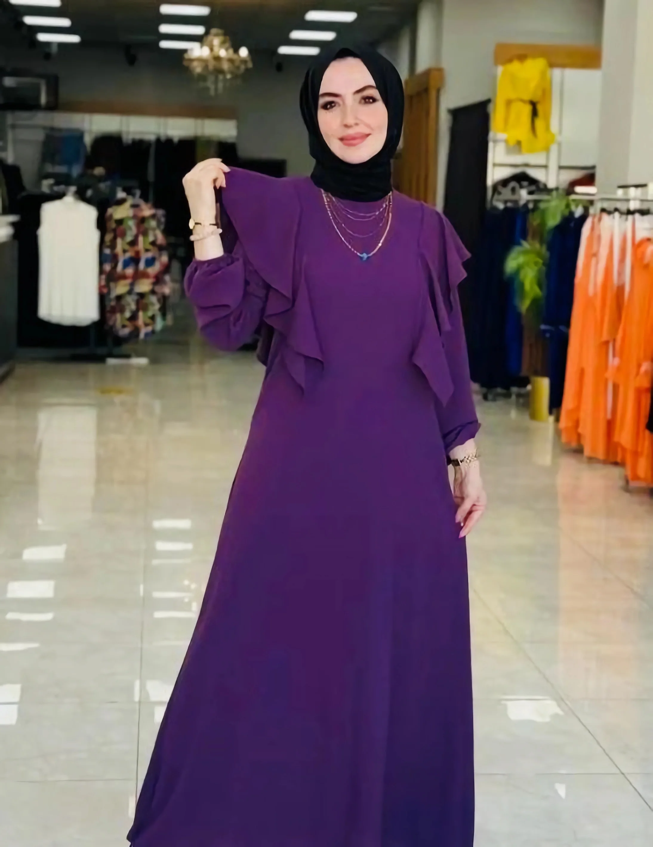 ✨فستان طويل بتصميم عصري وراقي يمنحك مظهراً أنثوياً 💫