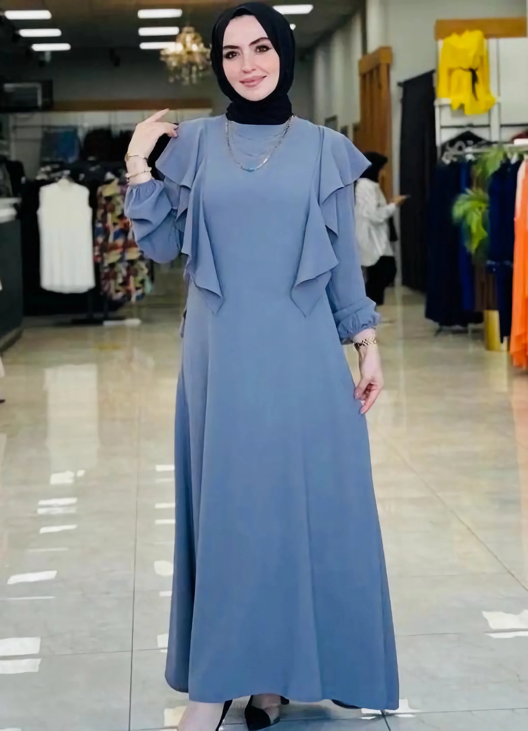 ✨فستان طويل بتصميم عصري وراقي يمنحك مظهراً أنثوياً 💫