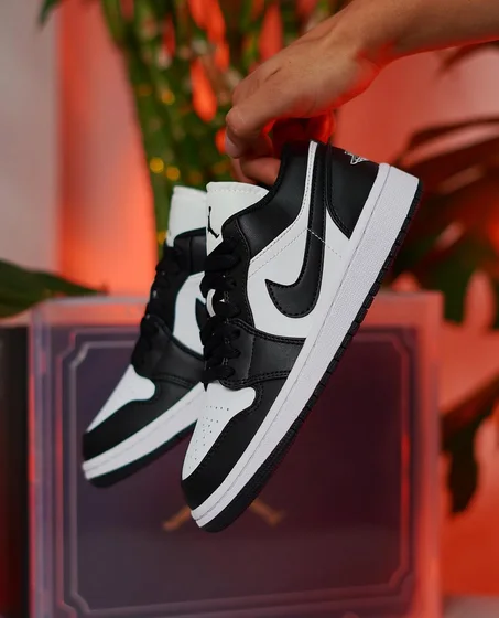 NIKE DUNK LOW PANDA