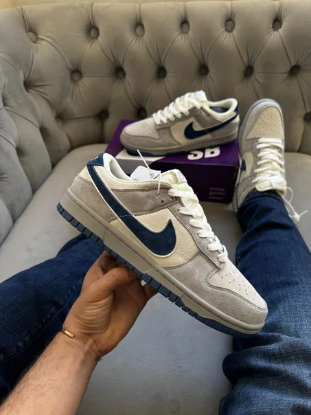 NIKE SB DUNK LOW