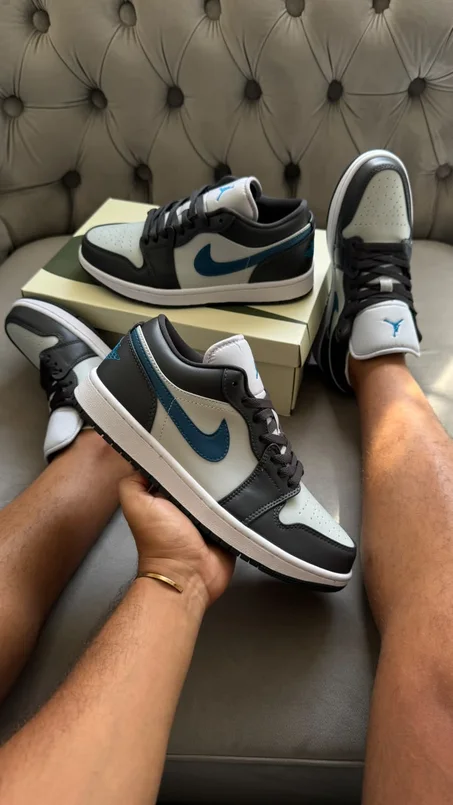 NIKE AIR JORDAN LOW