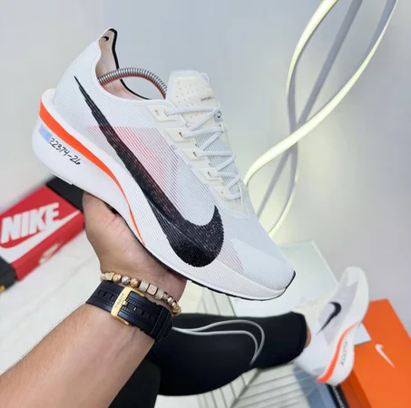 NIKE ZOOM X VAPOR FLY 4
