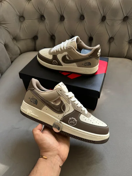 NIKE AIR FORCE 1