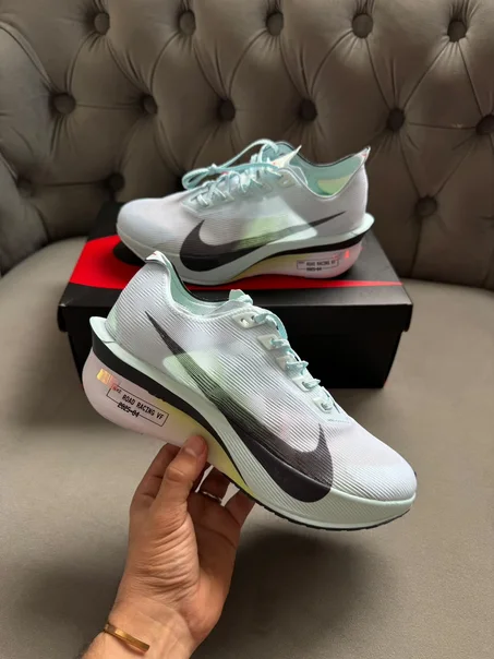NIKE ZOOM X VAPOR FLY 4