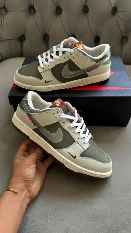 NIKE SB DUNK LOW
