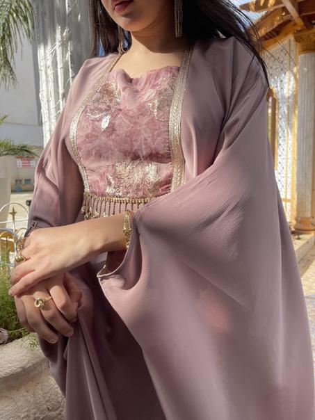 Robe d’hôtesse en crêpe cristal haut de gamme