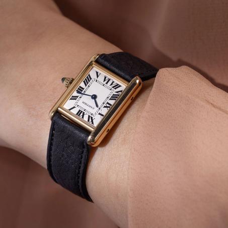 ساعة كارتير  جلد شكل أنيق ومميز